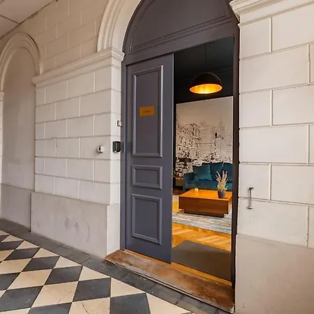 Le First, Centre Terrasse Et Parking Rouen